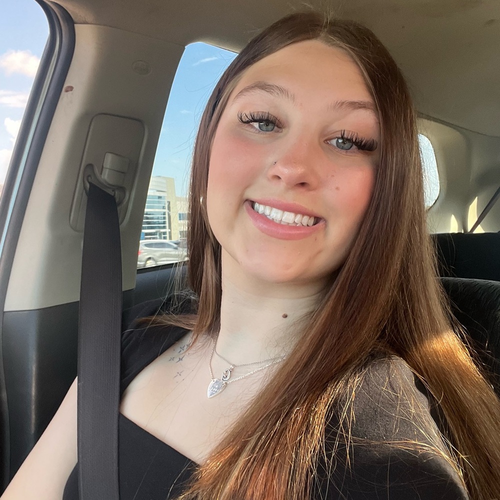 Meet your Posher, Eleni